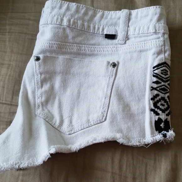Shorts - Picture 2 of 3